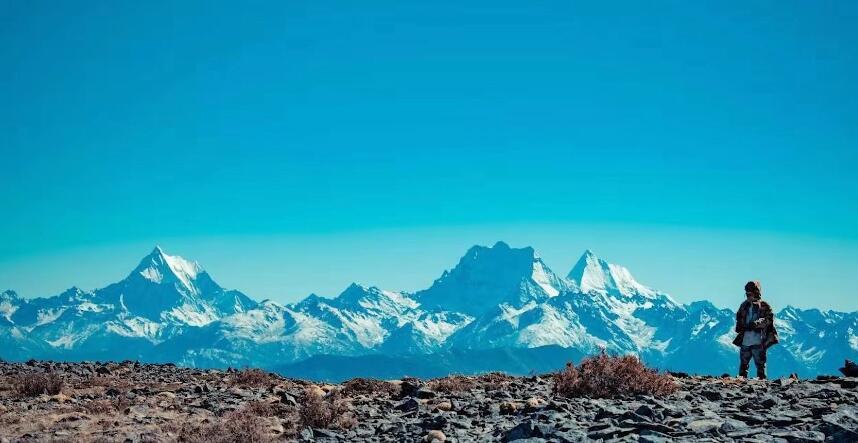 百县千村行（269）｜ “三大雪山同框” 亚丁脚下小墟落这样奔小康